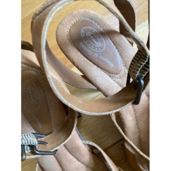 Clarks Tan Brown Suede Strappy Sandals With Memory Fit Cushion Size 8M - Picture 5 of 11